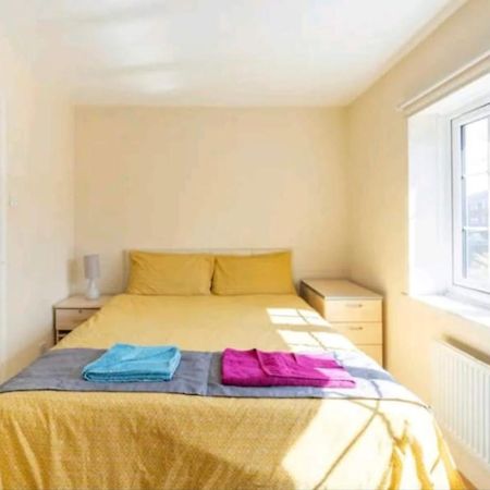 Ensuite Room Near Canal Southall Exterior foto