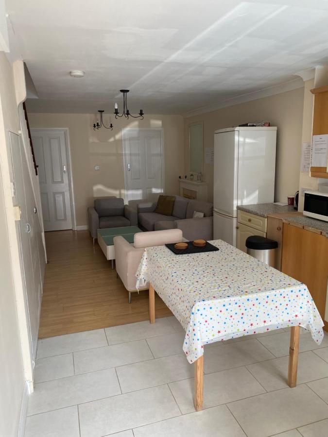 Ensuite Room Near Canal Southall Exterior foto